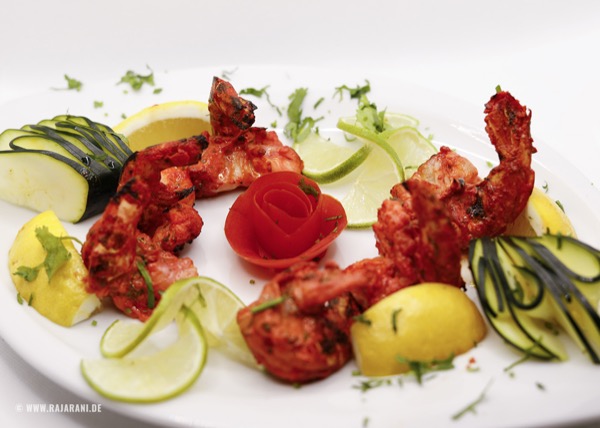 Jhinga Shahi – marinierte Riesengarnelen vom Spieß